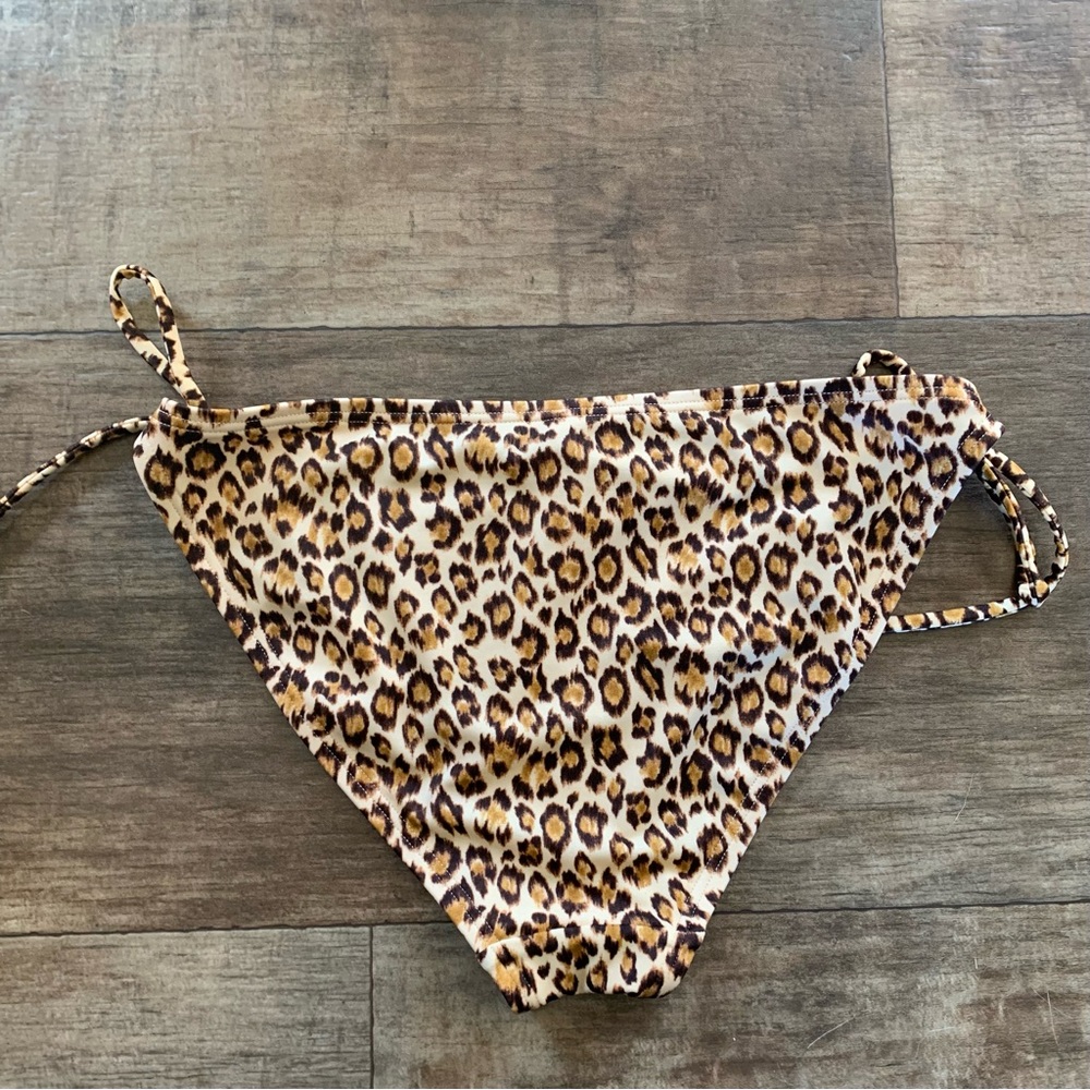 Victoria’s Secret leopard print bikini bottoms - Picture 4 of 5
